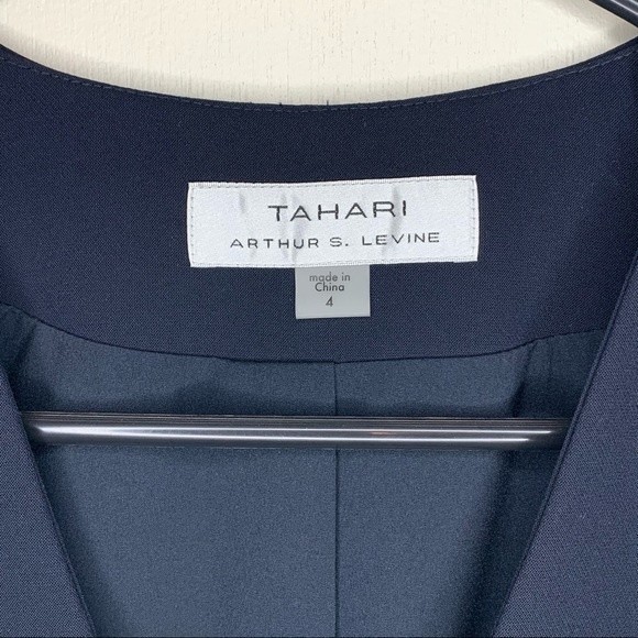 NWT Tahari Aurthur S. Levine Navy Blue Blazer/Jacket. Size 4. - Picture 4 of 7